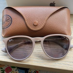 Matte gray/tan Ray bans.